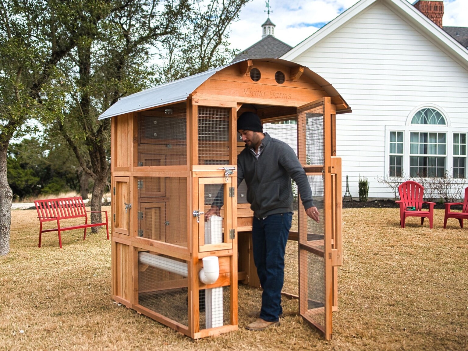 RoundTop StandUp Coop For 6 Chickens Roost & Root USA