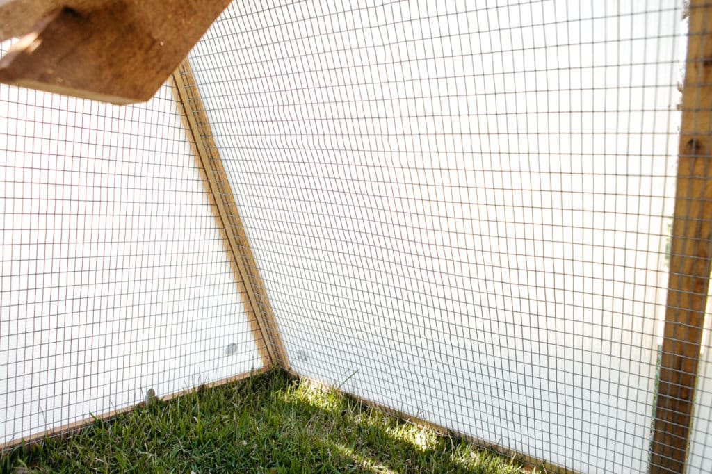 RoundTop Chicken Loft Large Walkin Roost & Root