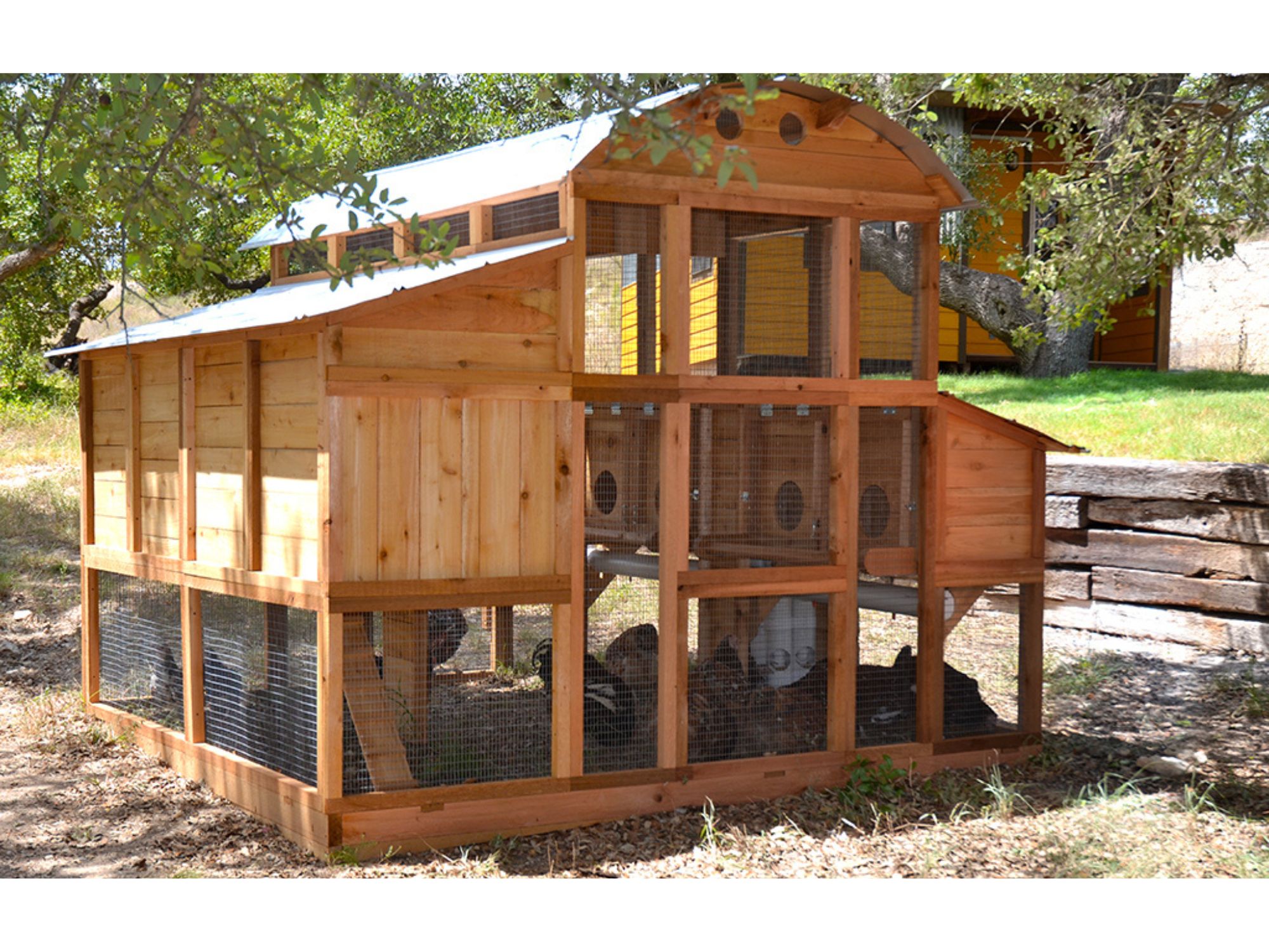 Roost-Root-Round-Top-Walk-In-Chicken-Coop-Side-Run