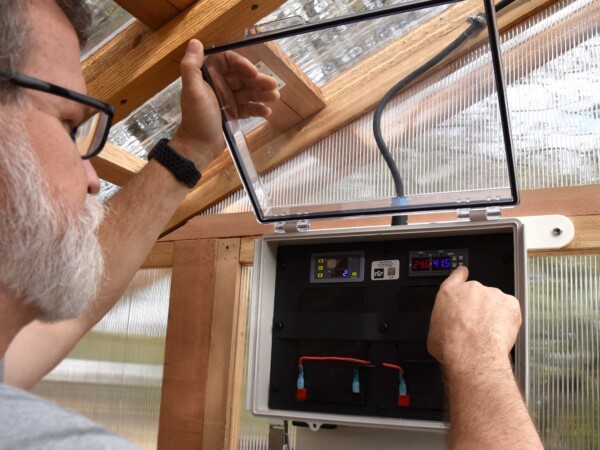 Slant Roof Greenhouse Automatic Ventilation Management Control Unit