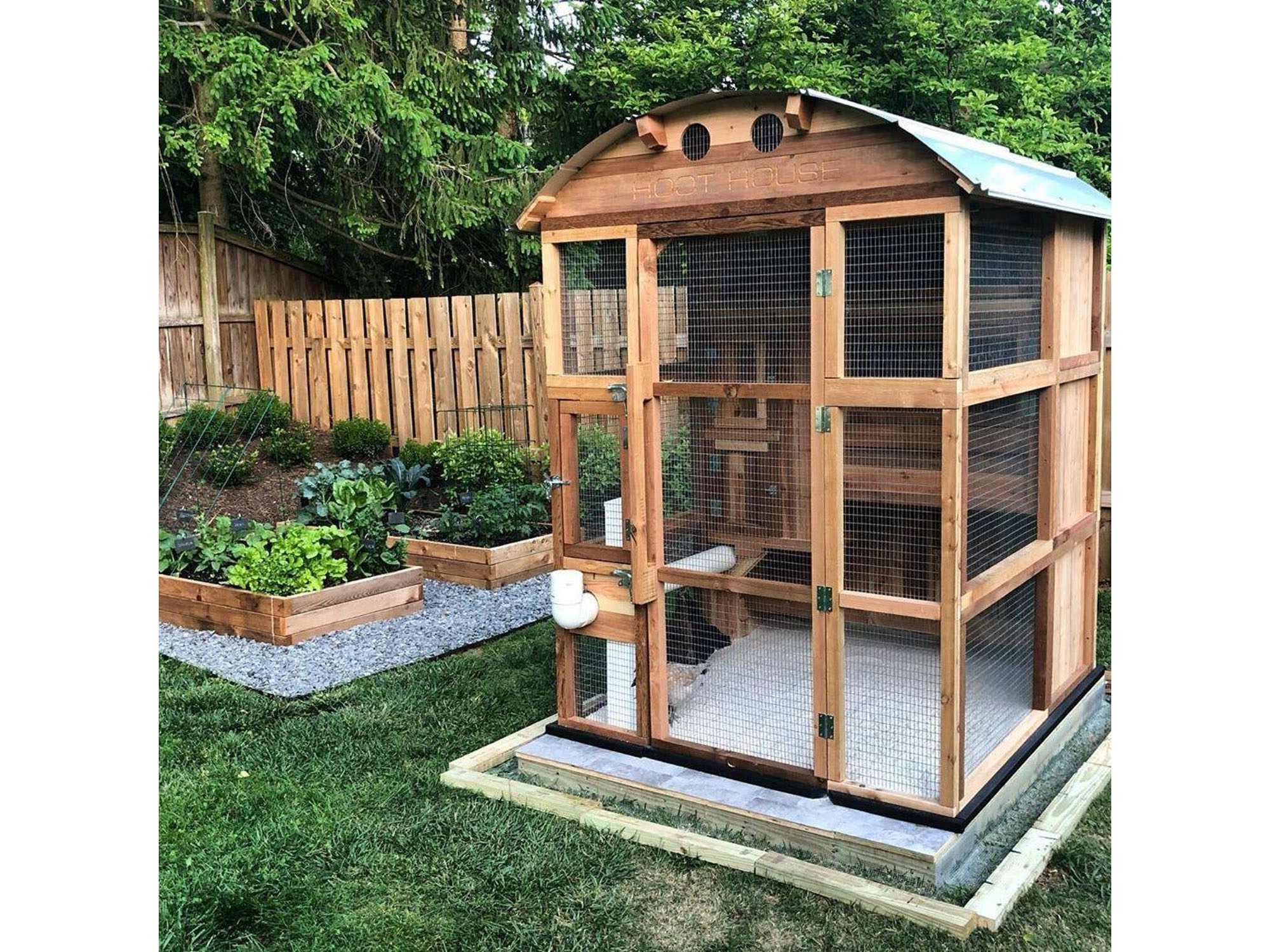 Round-Top Stand-Up Chicken Coop