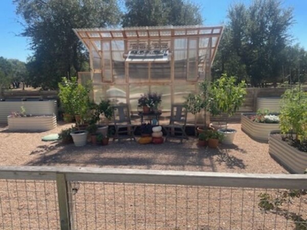 Slant-Roof Greenhouse Customer Slant-Roof Greenhouse Customer