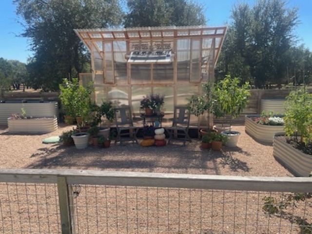 Slant-Roof Greenhouse Customer Slant-Roof Greenhouse Customer